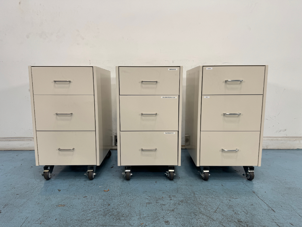 Image of Lot Of 3 Drawer Rolling Cabinets - Quantity 3